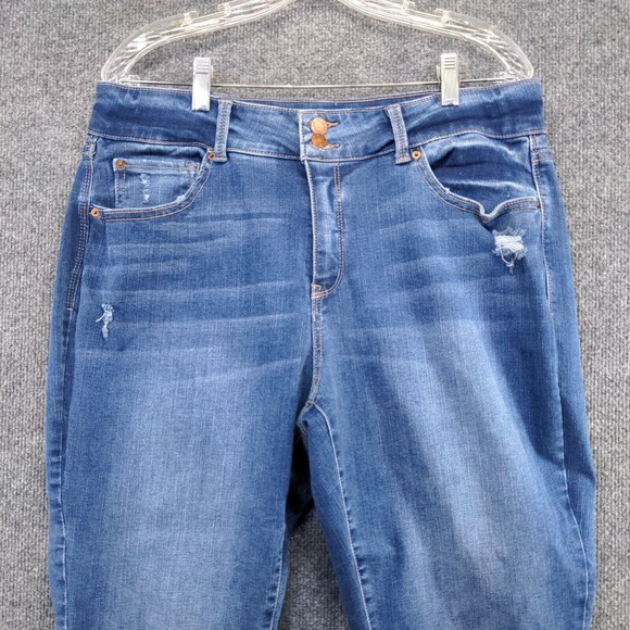 Time And Tru Women's Mid-Rise Cropped Jeans Blue Plus 16 Medium Wash Frayed - Picture 3 of 10